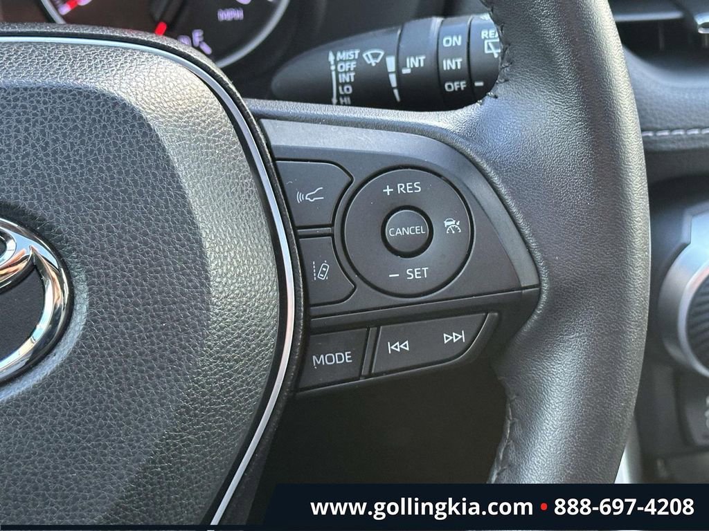 Used 2022 Toyota RAV4 XLE Premium image 24