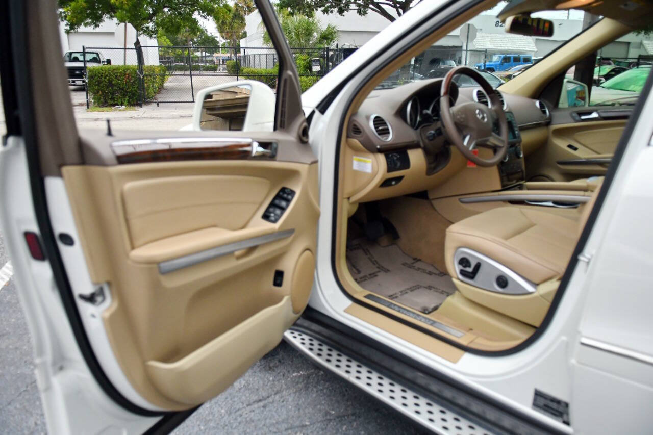 Used 2011 Mercedes-Benz GL 450 4MATIC image 17