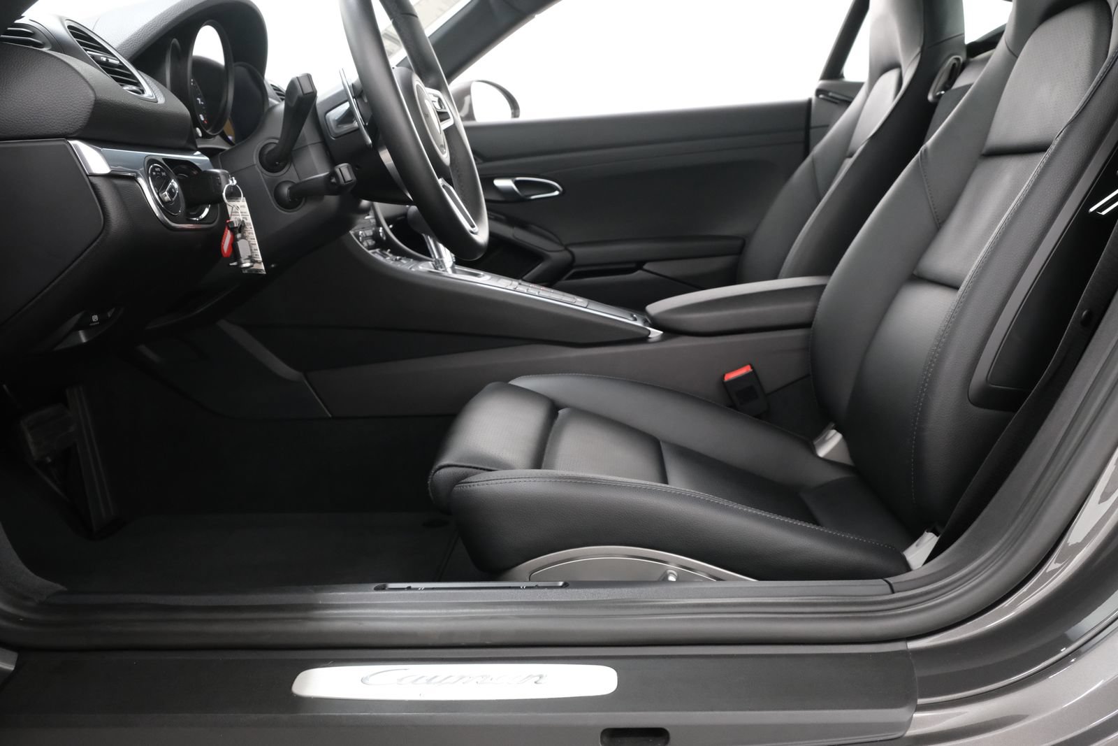 Used 2021 Porsche 718 Cayman RWD image 29