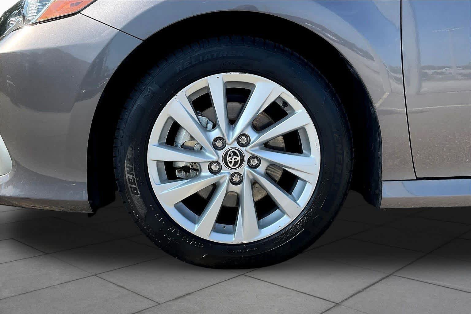 Used 2024 Toyota Camry LE w/ Convenience Package FWD image 11