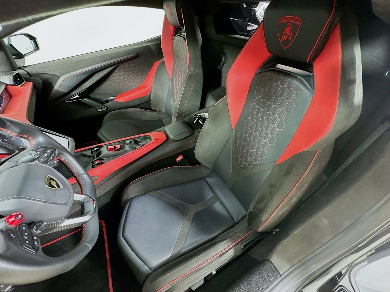 Used 2024 Lamborghini Revuelto AWD/4WD image 34