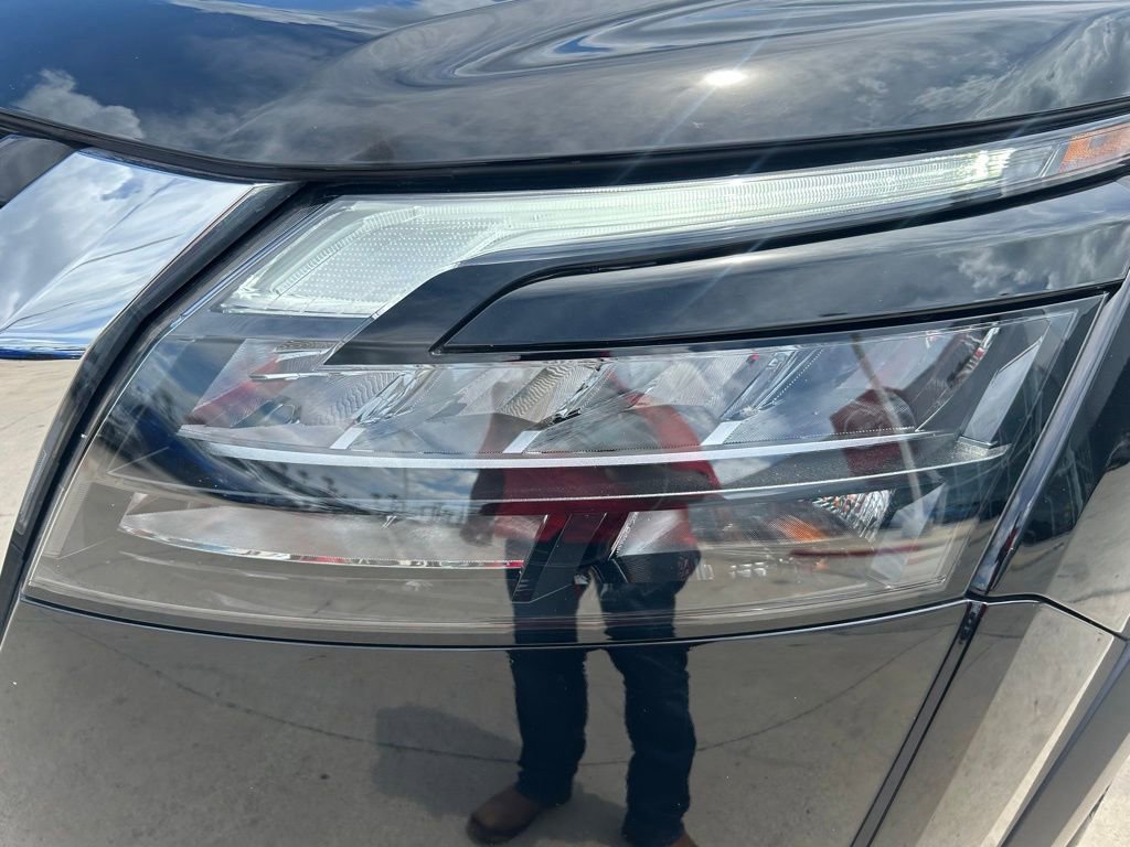 Certified 2025 Nissan Pathfinder SV FWD image 8