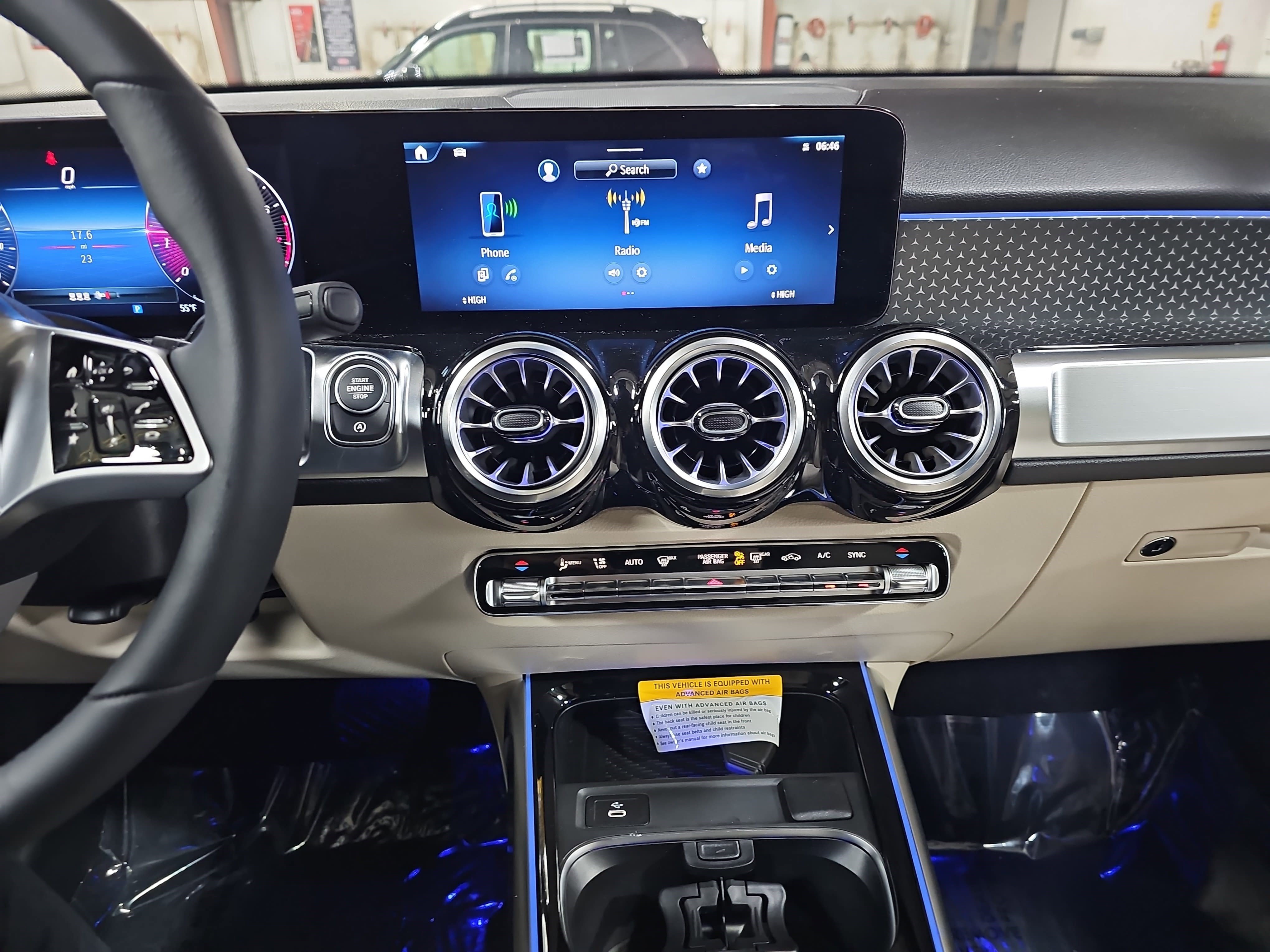 New 2025 Mercedes-Benz GLB 250 image 21