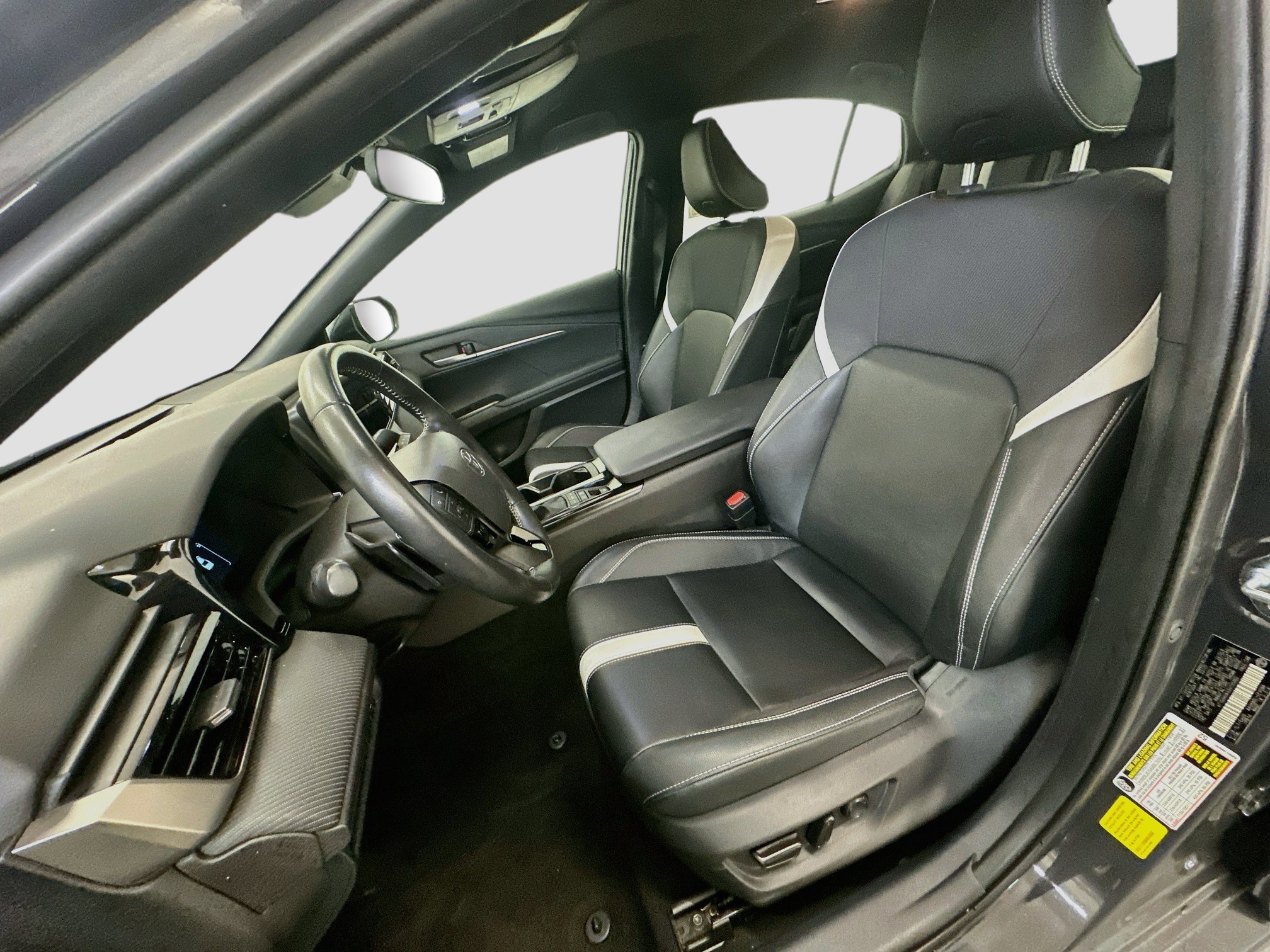 Used 2025 Toyota Camry SE FWD image 13