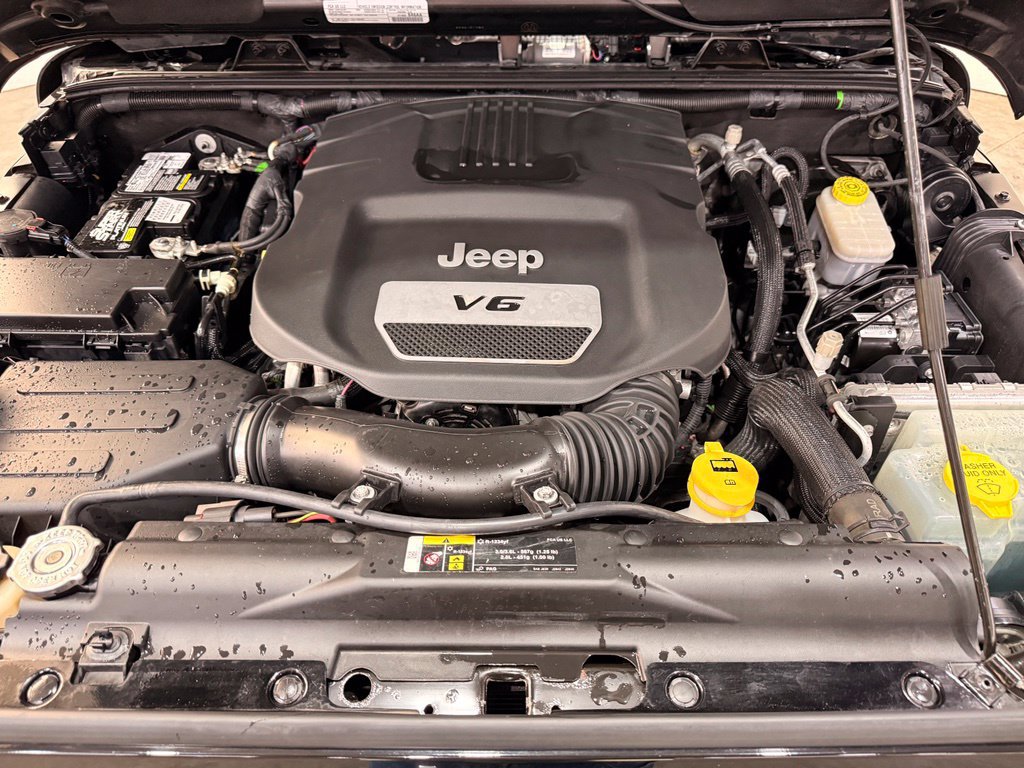 Used 2017 Jeep Wrangler Rubicon w/ Connectivity Group AWD/4WD image 6