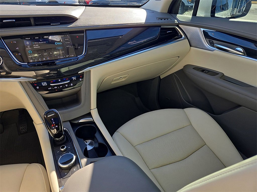 Used 2024 Cadillac XT6 Premium Luxury w/ Technology Package image 11