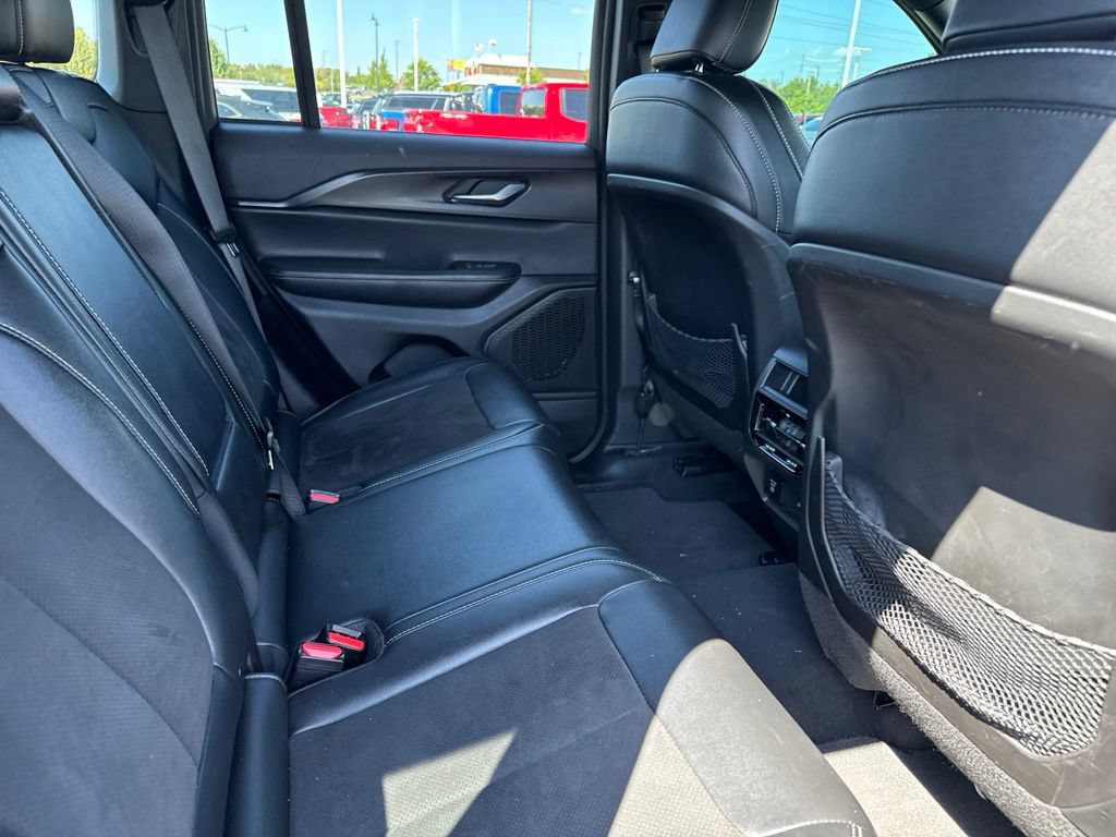 Used 2024 Jeep Grand Cherokee Altitude AWD/4WD image 19