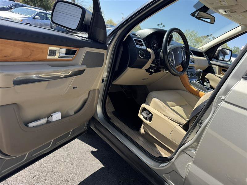 Used 2011 Land Rover Range Rover Sport HSE image 4