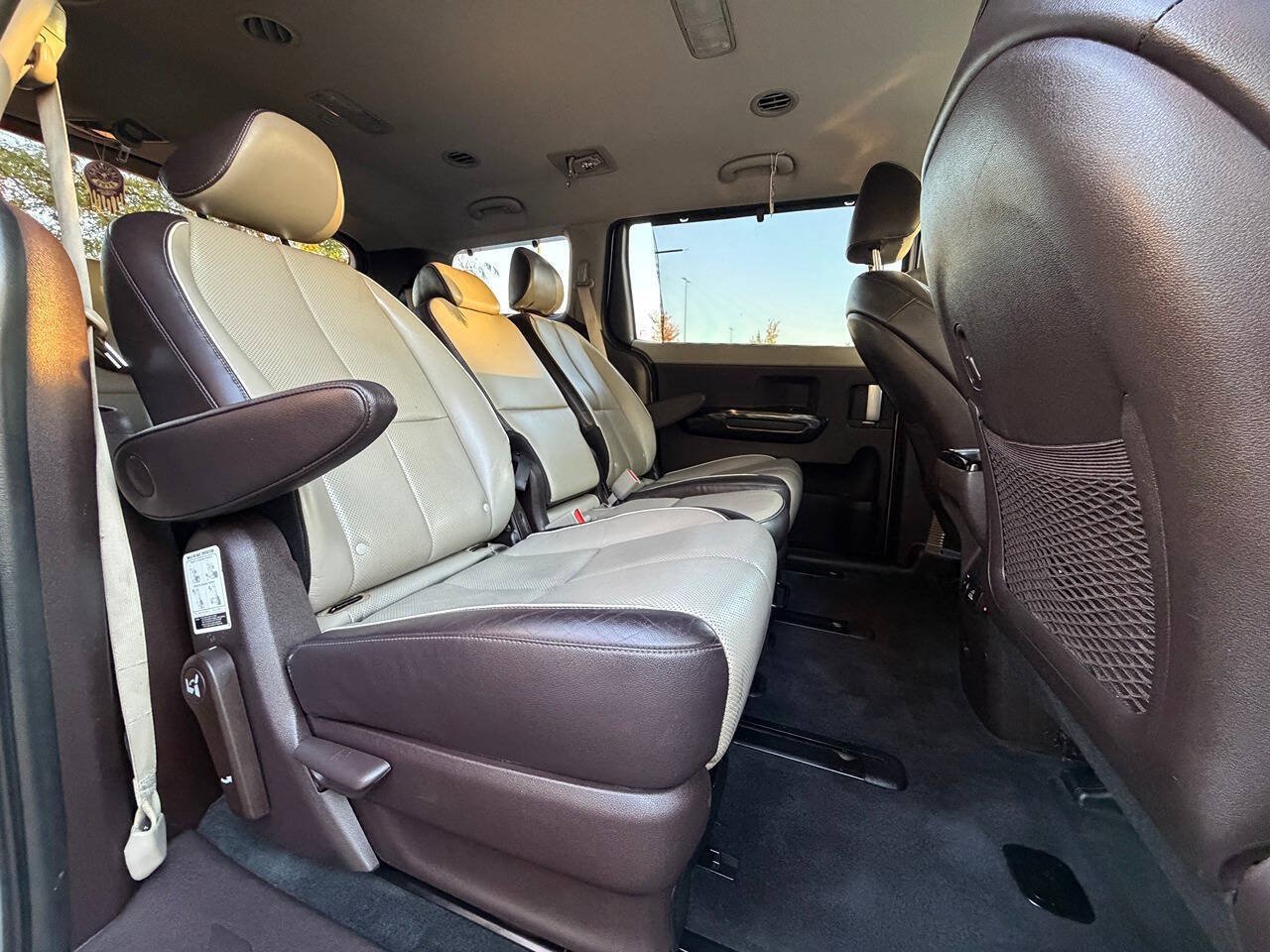Used 2016 Kia Sedona SX Limited FWD image 25