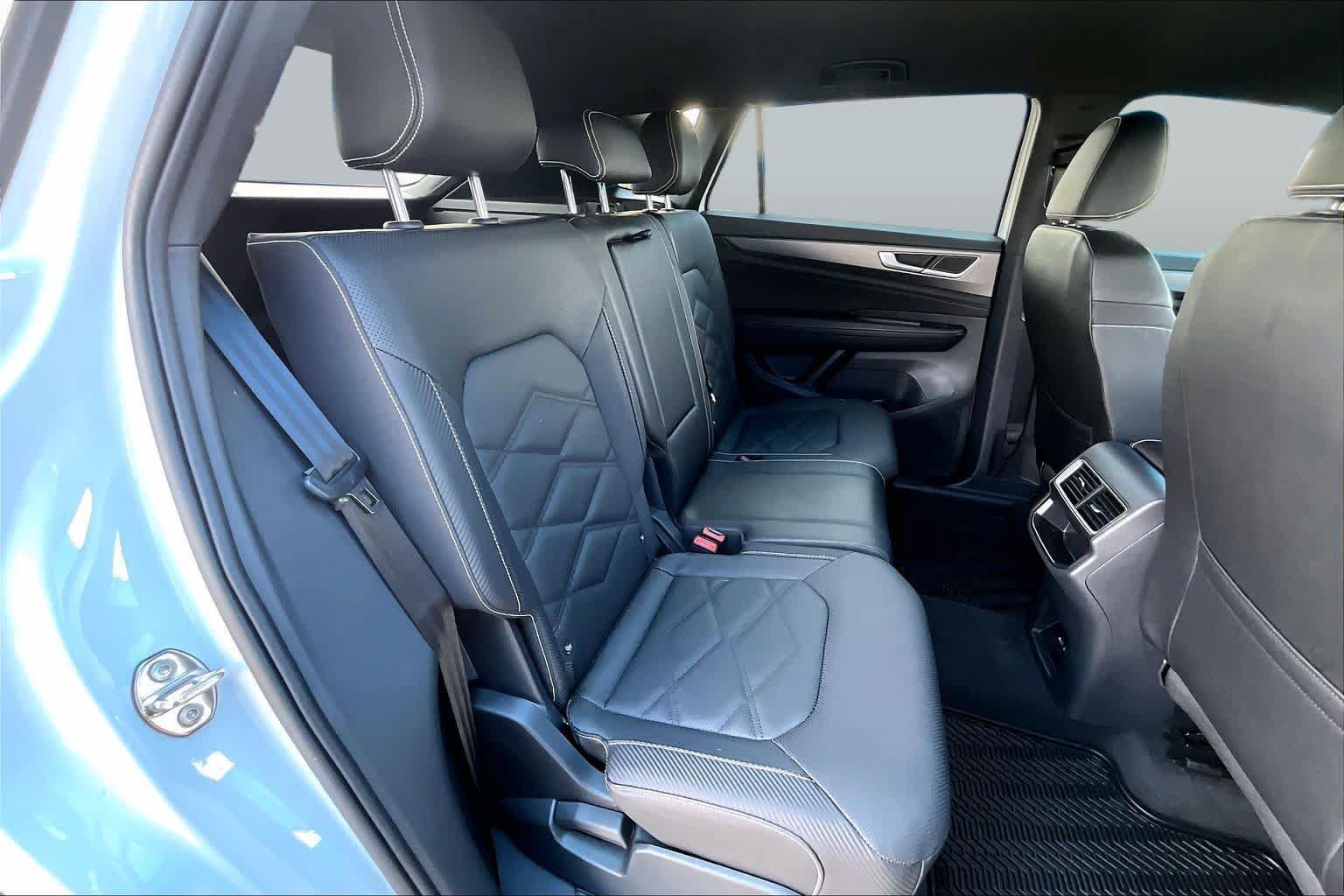 Used 2025 Volkswagen Atlas Cross Sport SE FWD image 19