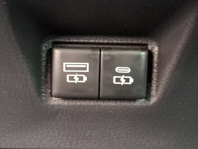 Used 2026 Toyota Camry SE w/ Multimedia Upgrade Package FWD image 11