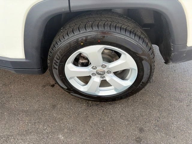 Used 2020 Jeep Compass Latitude w/ Cold Weather Group AWD/4WD image 45