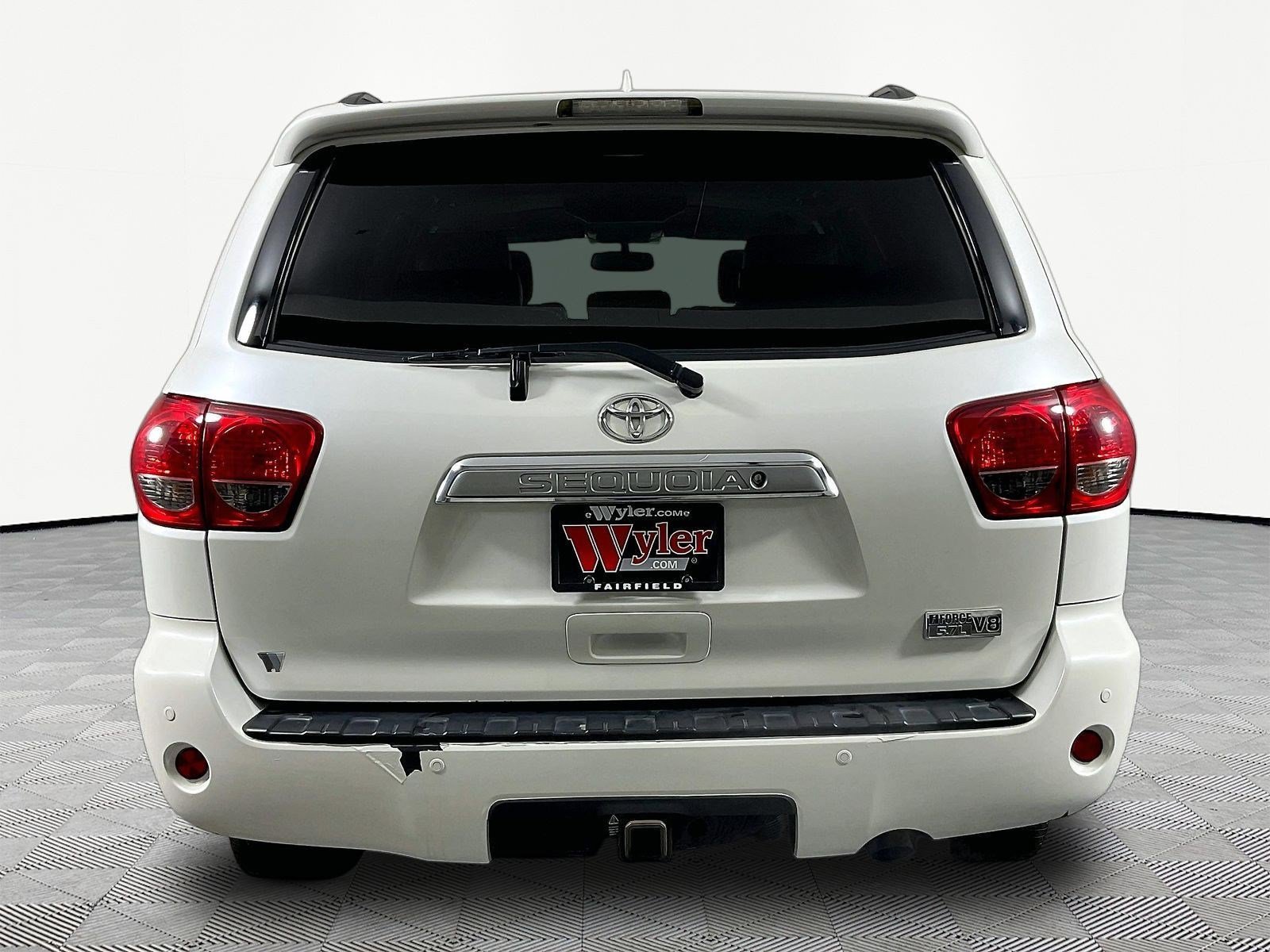 Used 2017 Toyota Sequoia Platinum RWD image 5