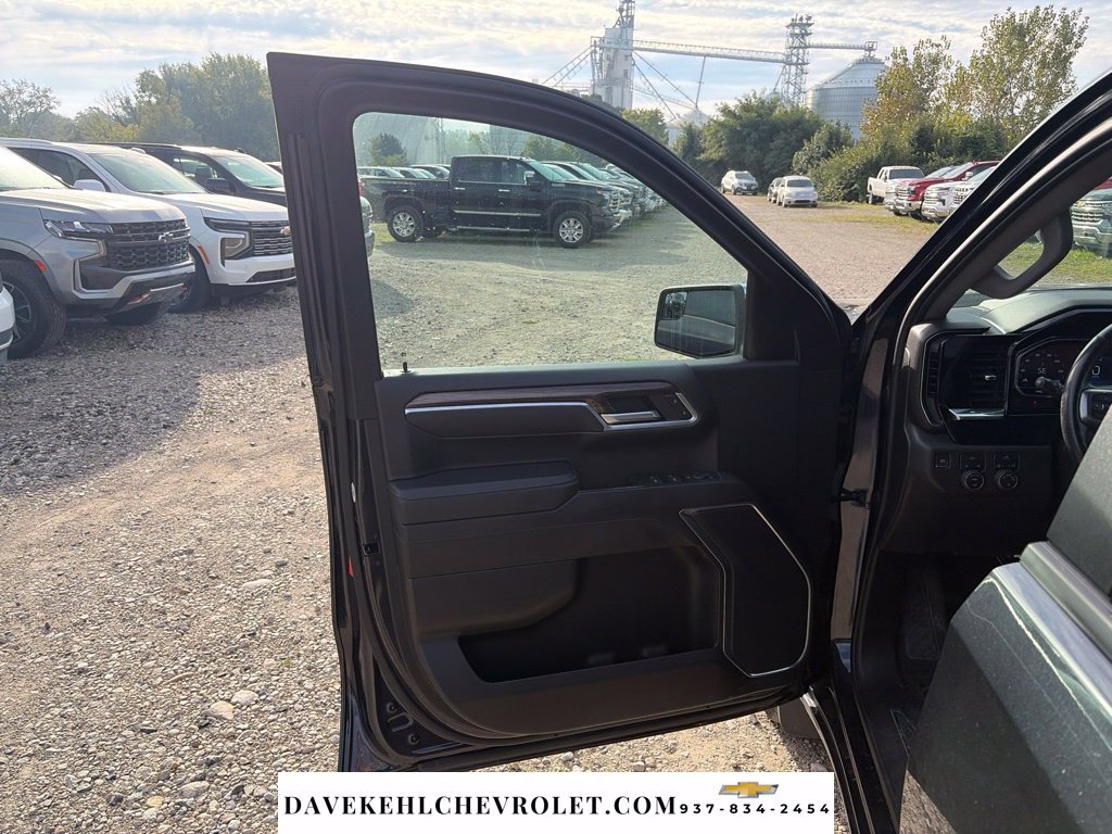 Used 2022 Chevrolet Silverado 1500 LT AWD/4WD image 9