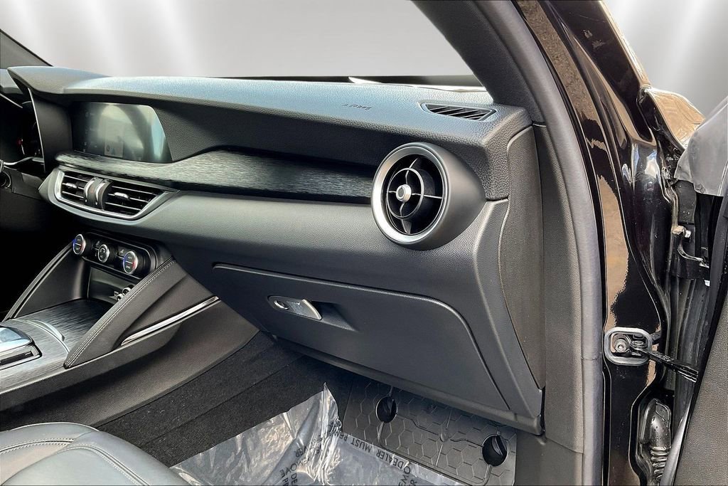 Used 2024 Alfa Romeo Stelvio Sprint image 26