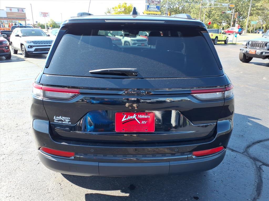 Used 2024 Jeep Grand Cherokee Altitude image 5