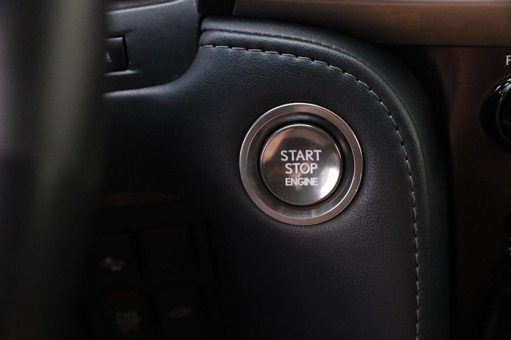 Used 2019 Lexus LX 570 4WD w/ Luxury Package image 18