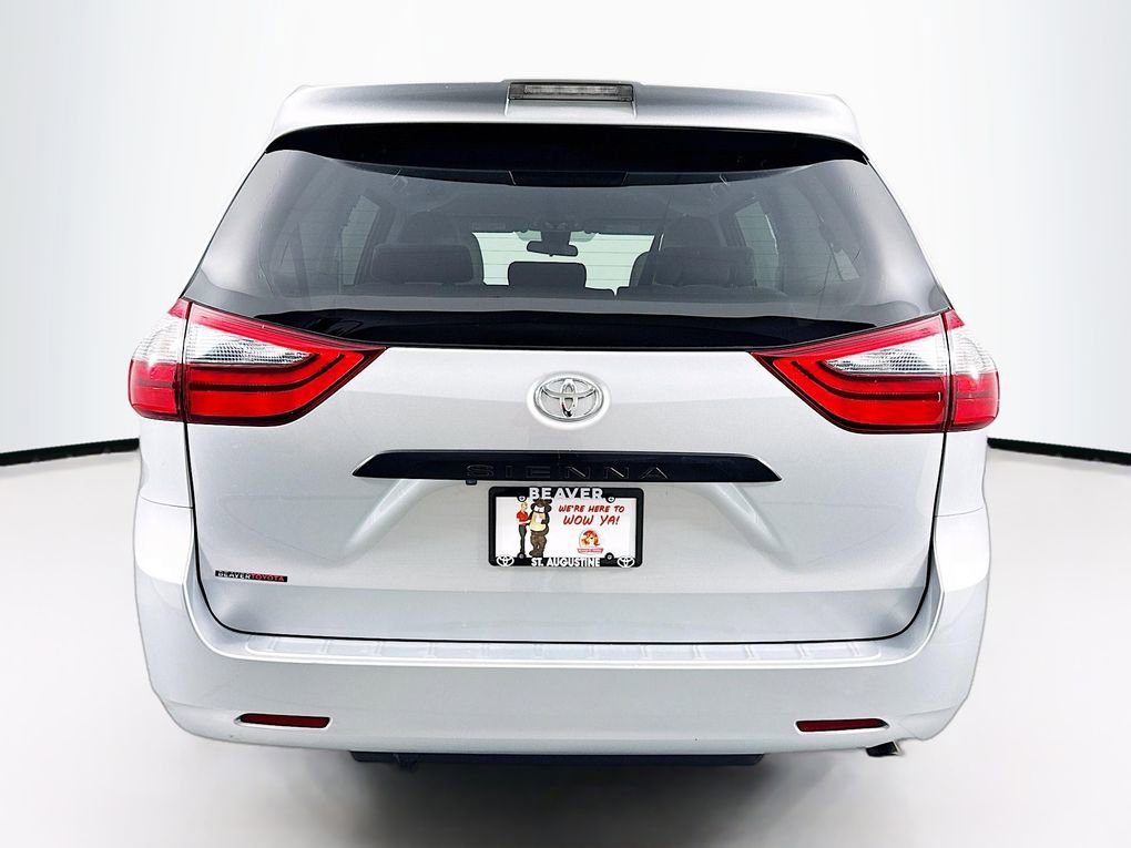 Used 2020 Toyota Sienna L image 8