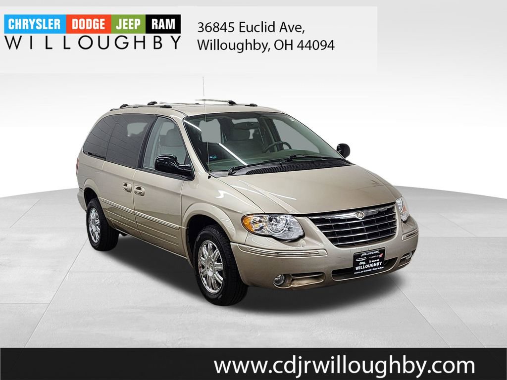 Used 2006 Chrysler Town & Country Limited w/ Trailer Tow Prep Group FWD image 3