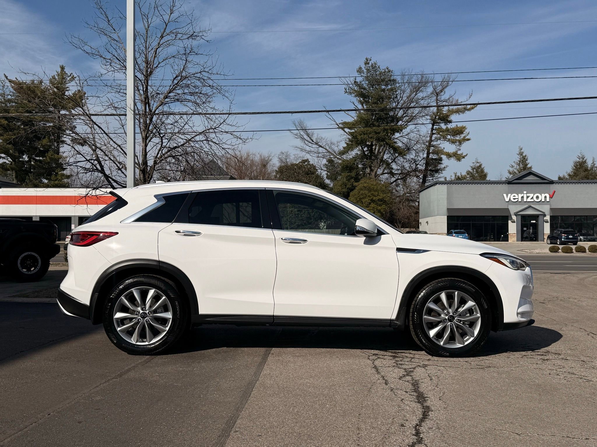 Used 2021 INFINITI QX50 Luxe FWD image 2