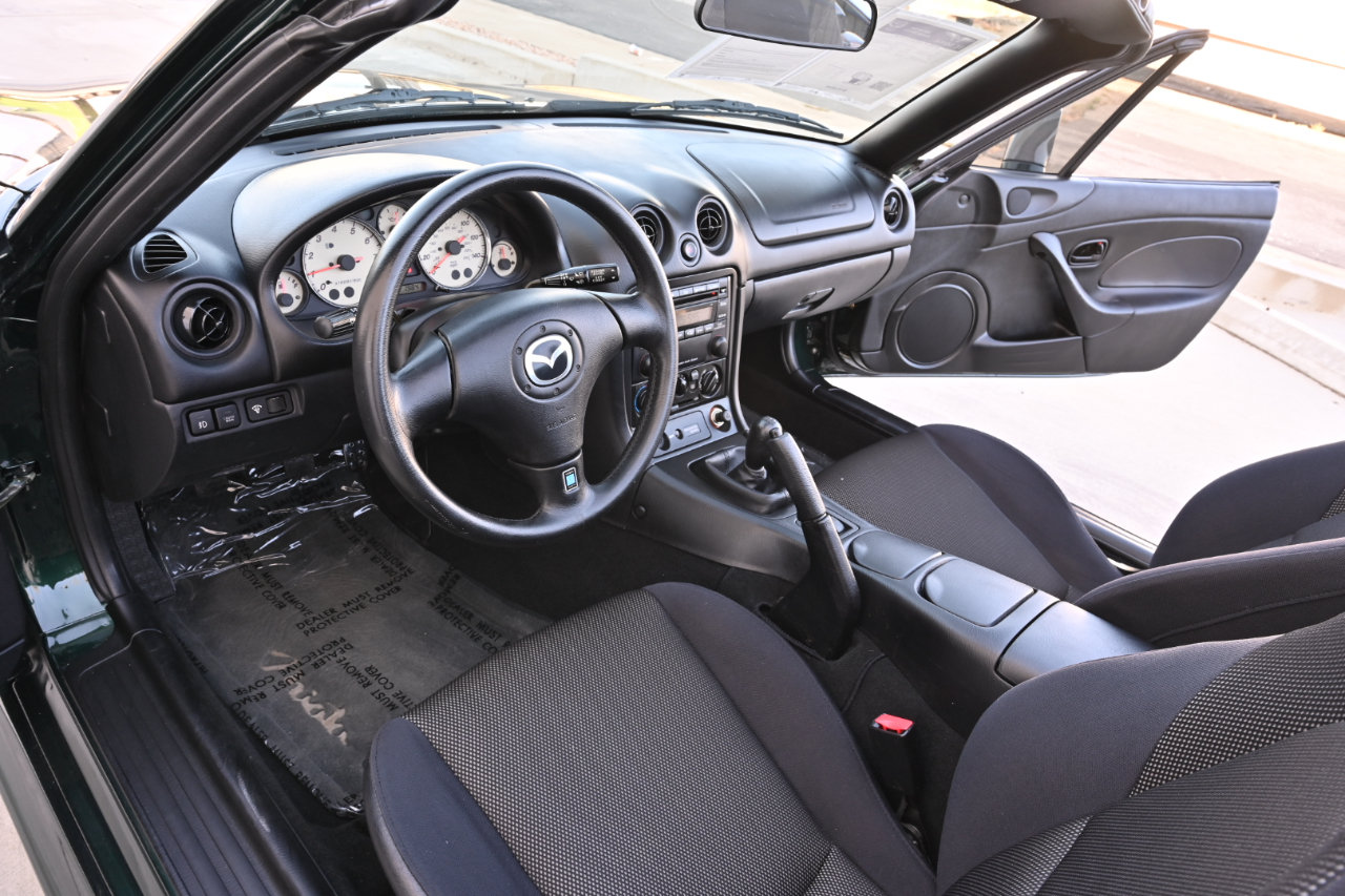 Used 2002 MAZDA MX-5 Miata RWD image 17