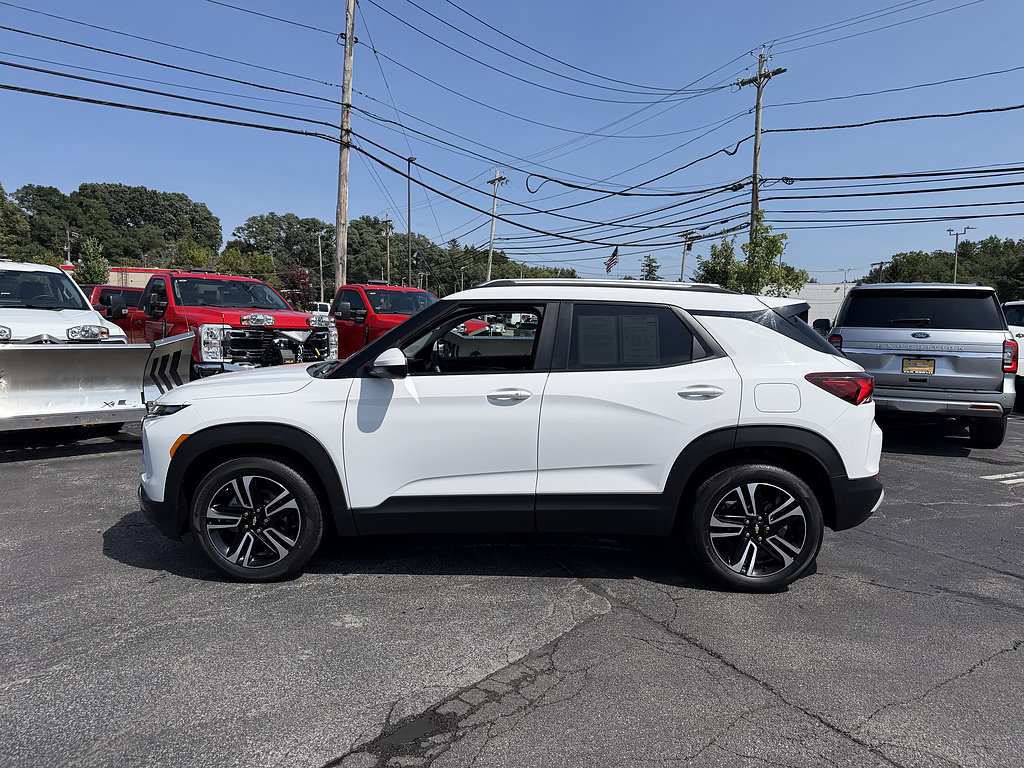 Used 2024 Chevrolet TrailBlazer LT FWD image 3