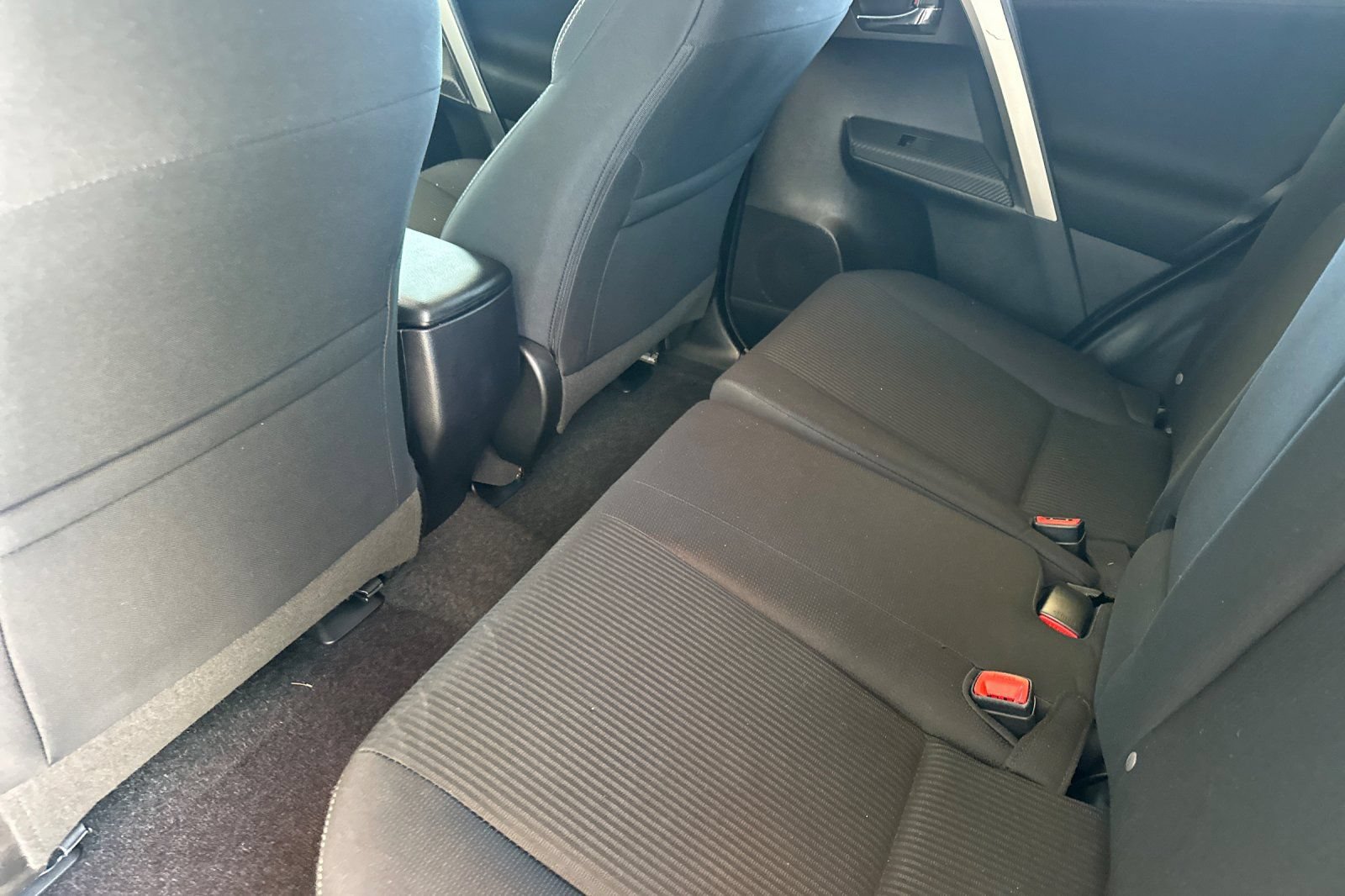Used 2015 Toyota RAV4 XLE AWD/4WD image 14