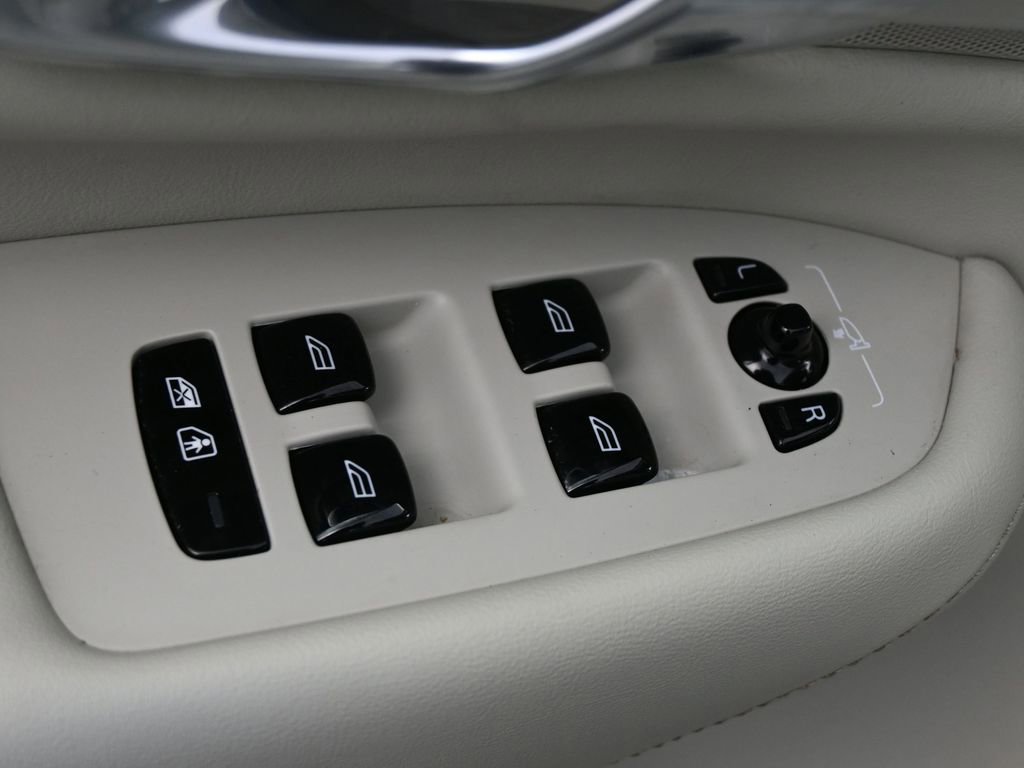 Used 2022 Volvo XC90 T6 Inscription w/ Climate Package image 4