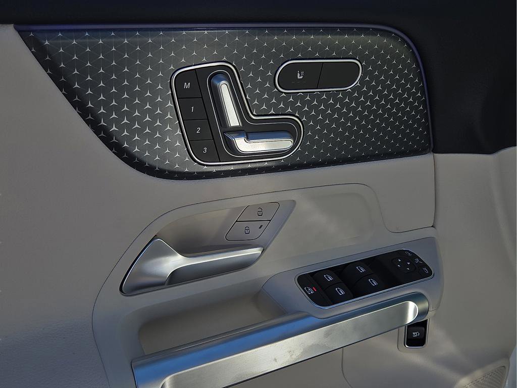 New 2026 Mercedes-Benz GLB 250 image 16