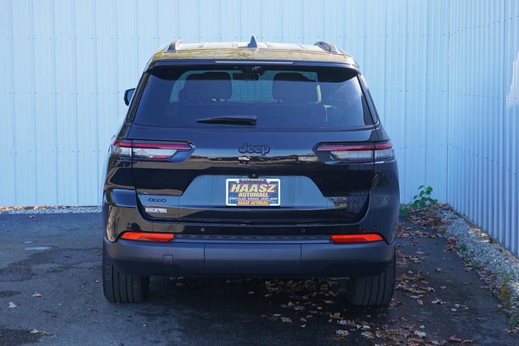 Used 2024 Jeep Grand Cherokee Limited w/ Black Appearance Package AWD/4WD image 5