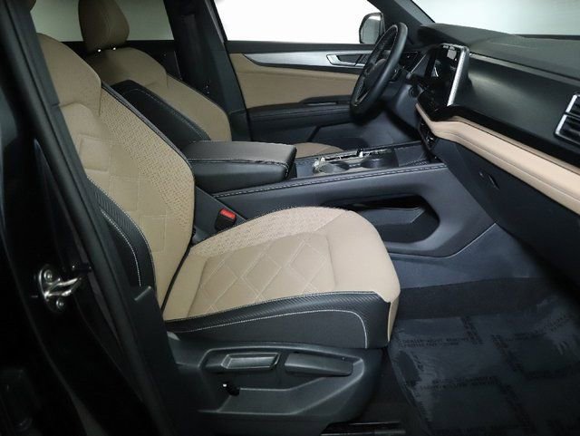 Used 2025 Volkswagen Atlas Cross Sport SE AWD/4WD image 33