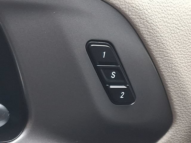 Used 2024 Chrysler Pacifica Touring-L FWD image 25
