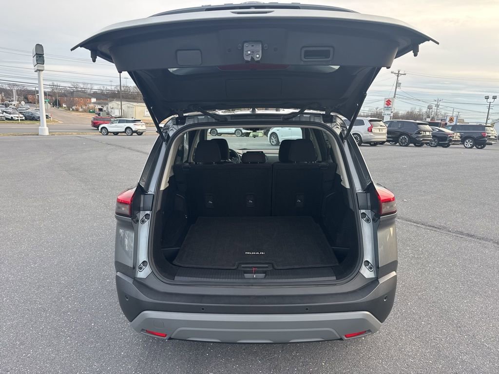 Used 2023 Nissan Rogue S image 17