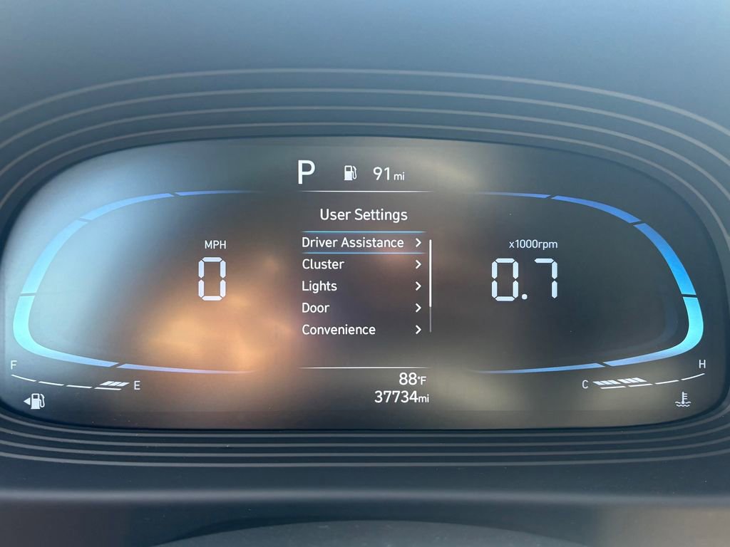 Used 2023 Hyundai Venue SEL w/ Cargo Package FWD image 5