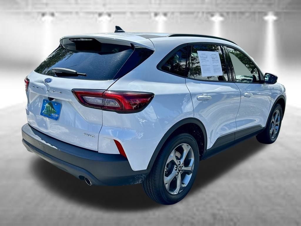 Used 2025 Ford Escape ST-Line Select AWD/4WD image 5