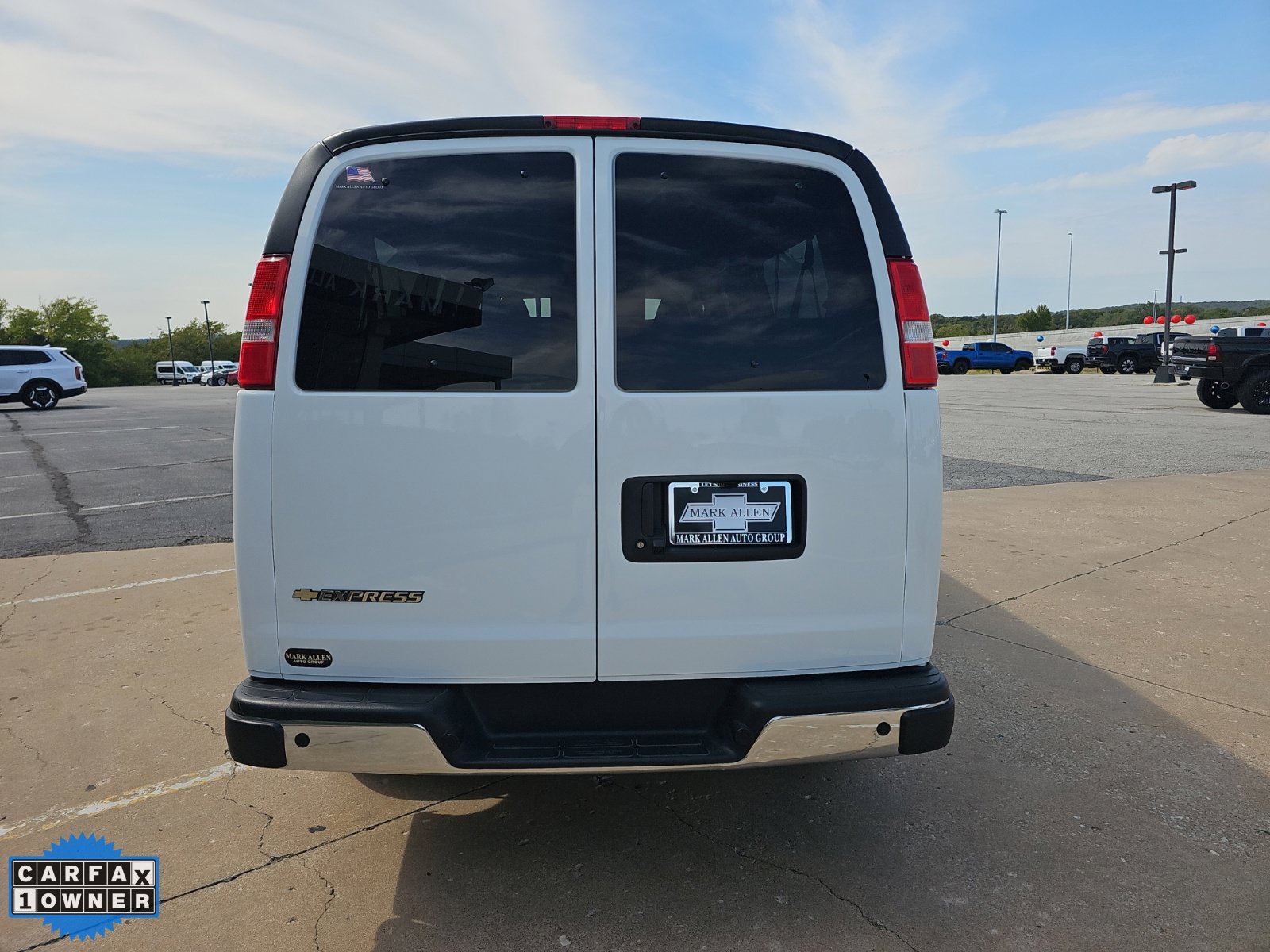 Used 2025 Chevrolet Express 3500 LT w/ LT Preferred Equipment Group RWD image 5