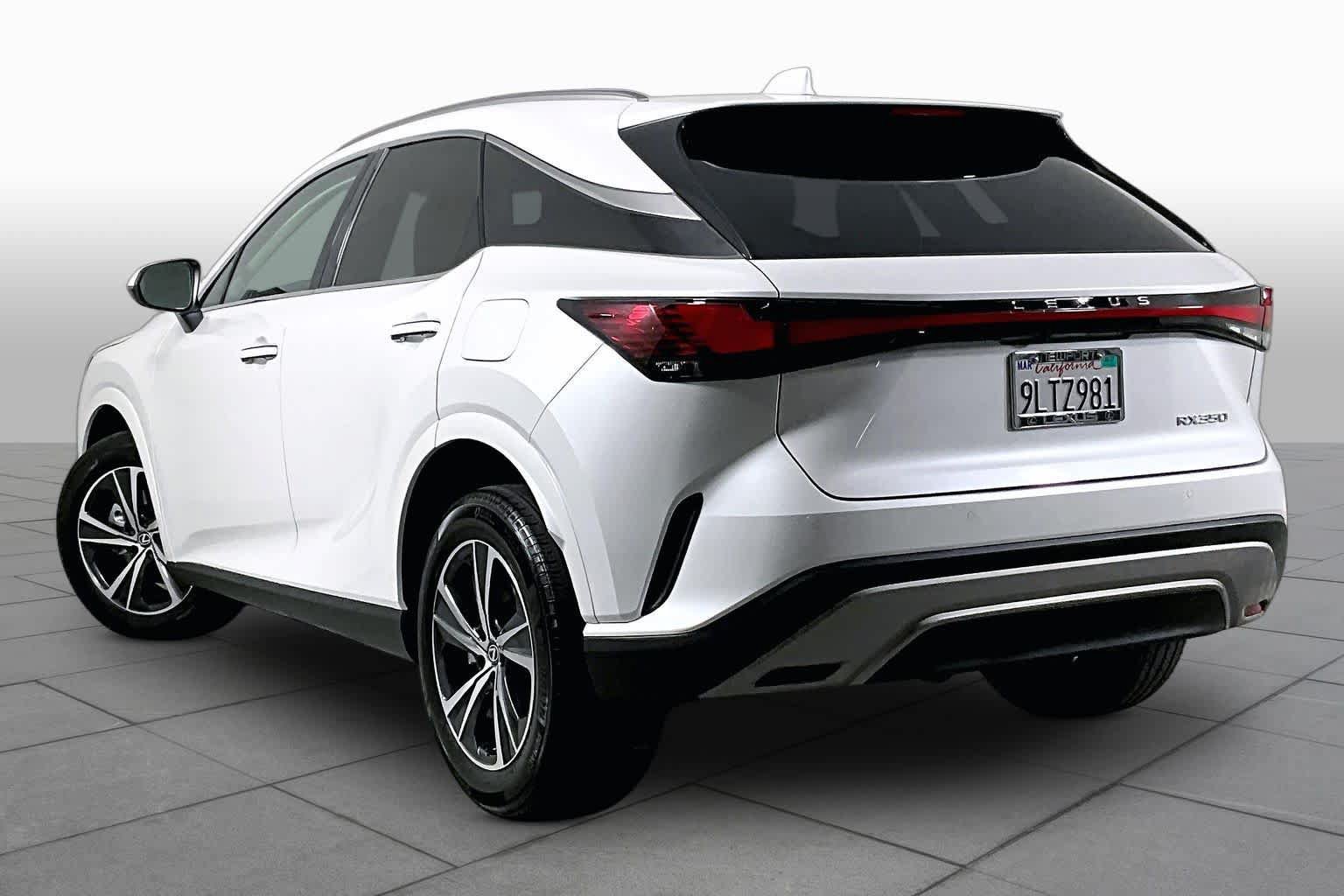 Certified 2024 Lexus RX 350 FWD w/ Technology Package image 11