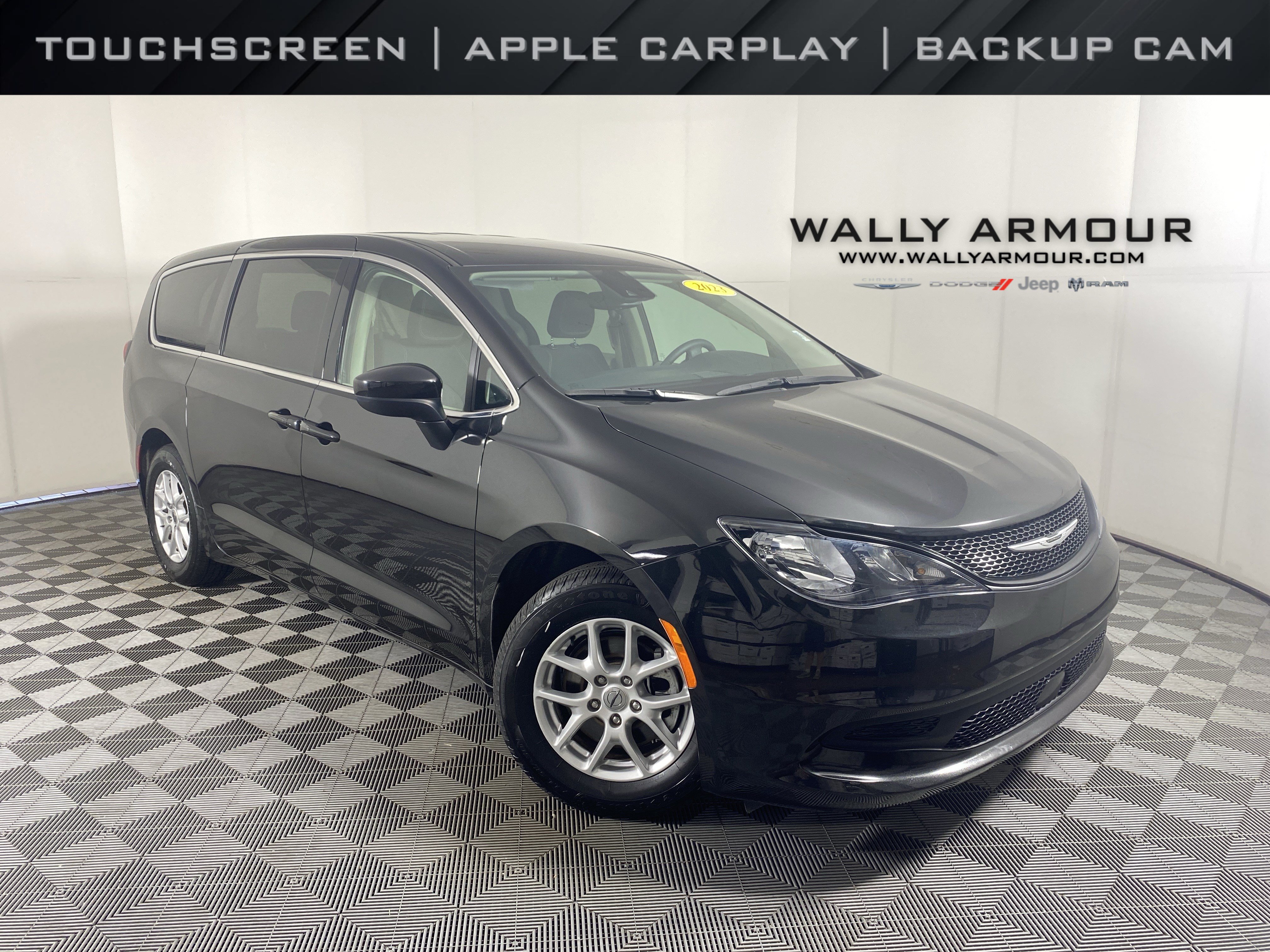 Used 2023 Chrysler Voyager LX FWD image 1
