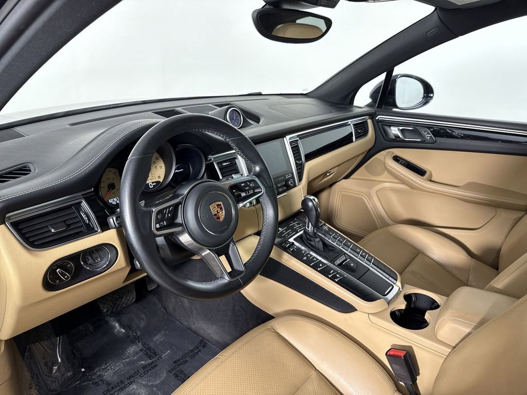 Certified 2018 Porsche Macan image 4
