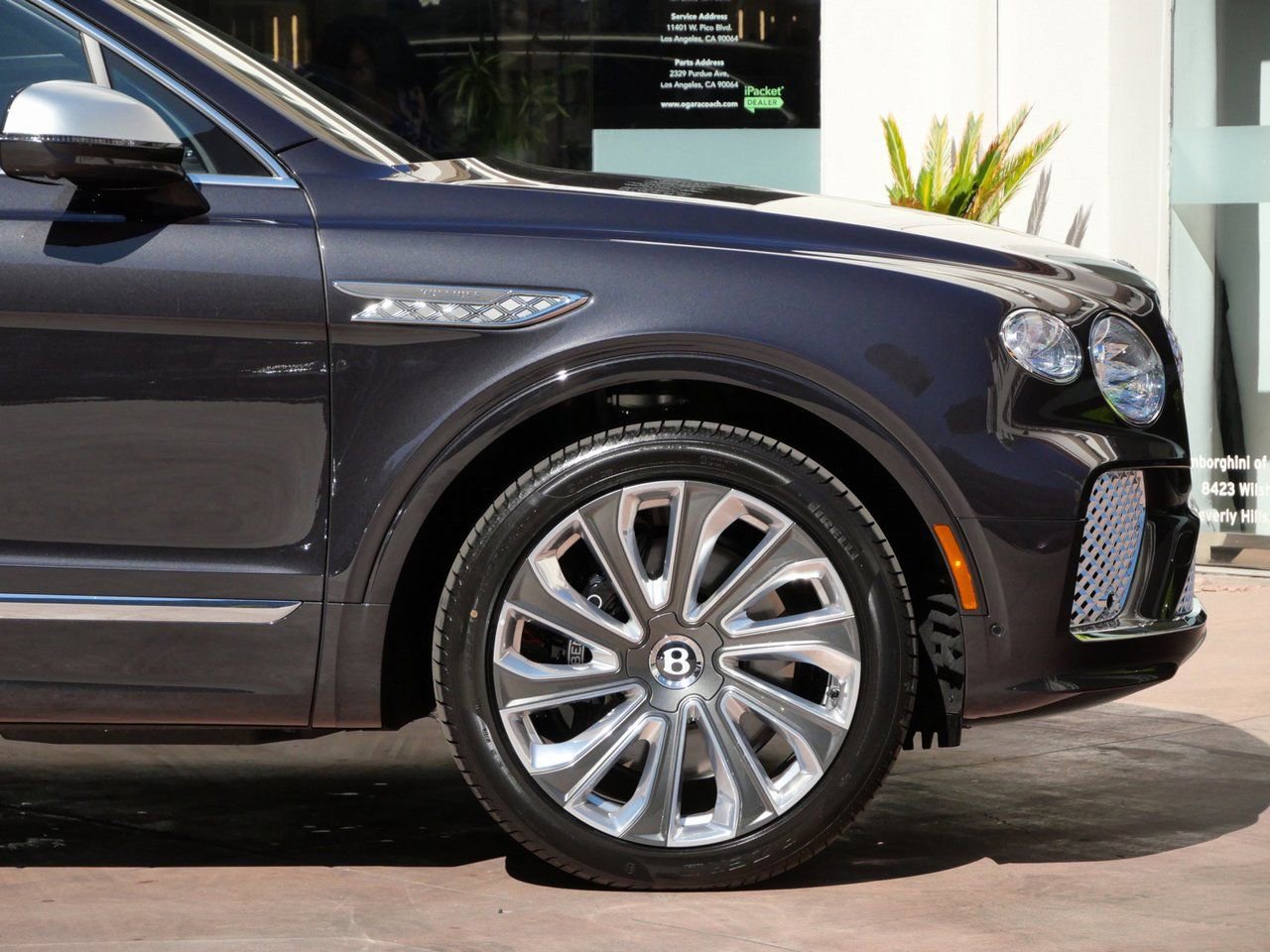 Used 2025 Bentley Bentayga Extended Wheelbase AWD/4WD image 6