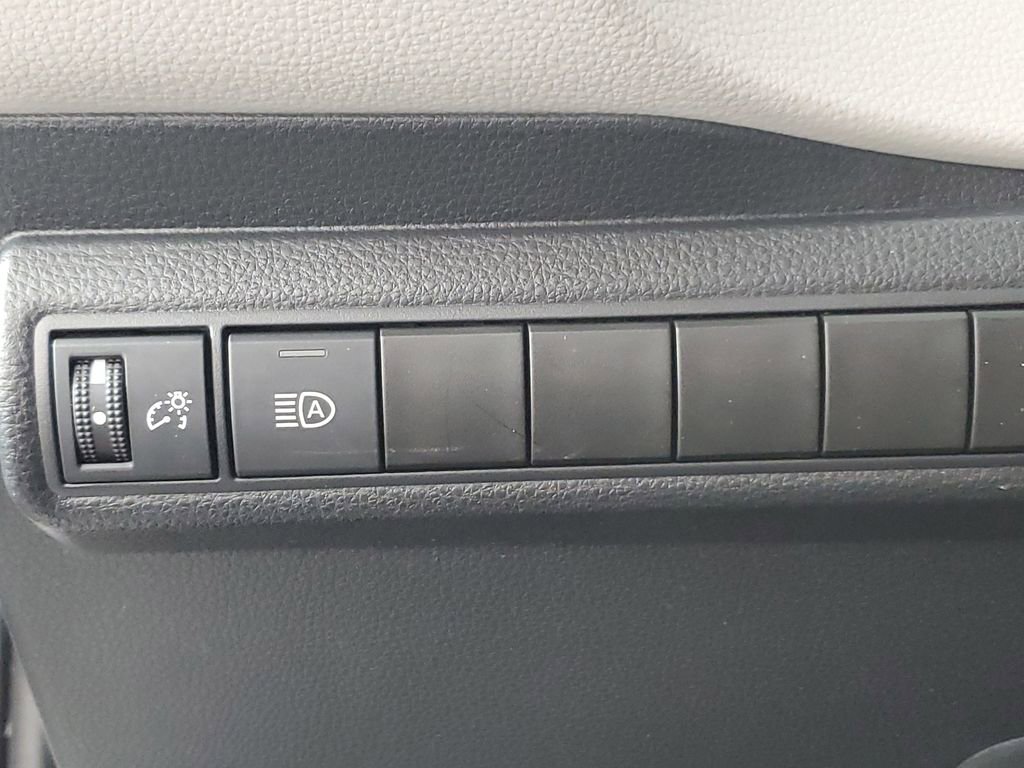 Used 2022 Toyota Corolla LE image 25