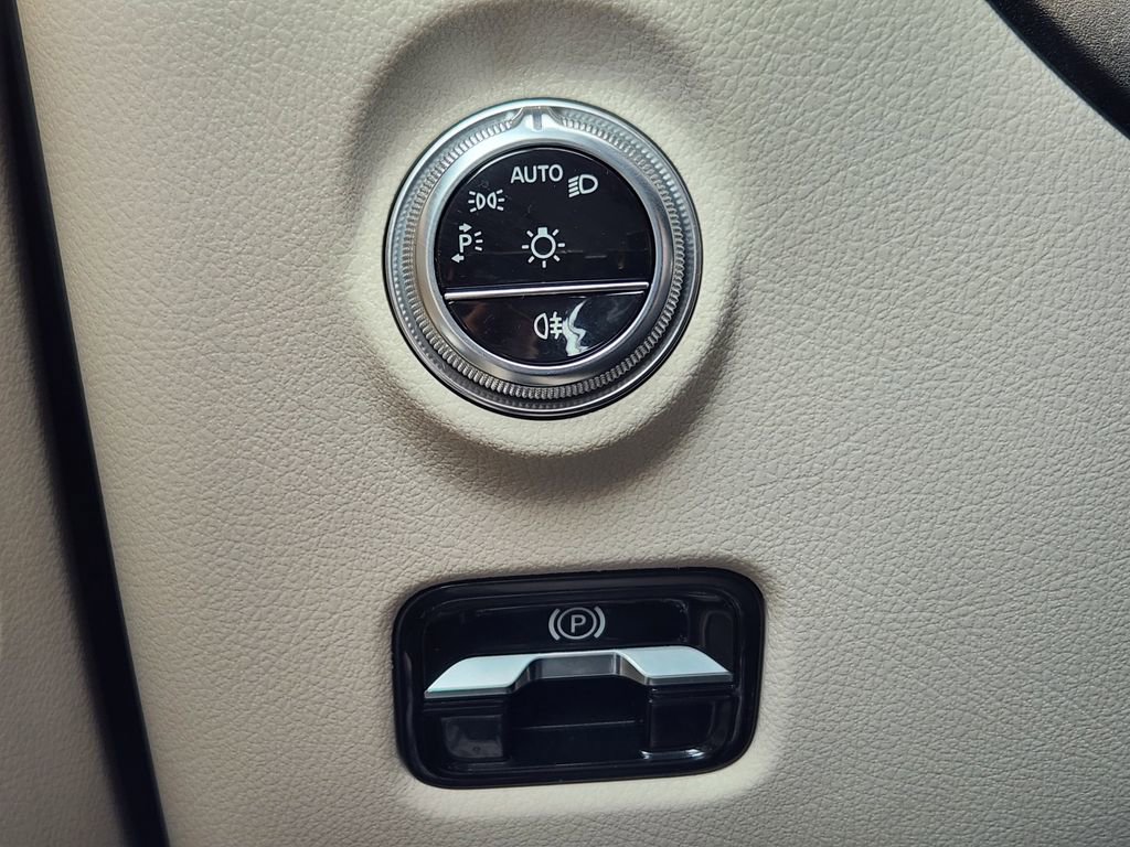 Certified 2023 Mercedes-Benz C 300 4MATIC Sedan image 21