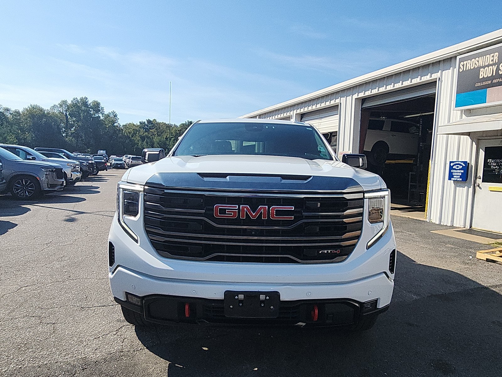 Used 2023 GMC Sierra 1500 AT4 w/ AT4 Premium Package AWD/4WD image 8