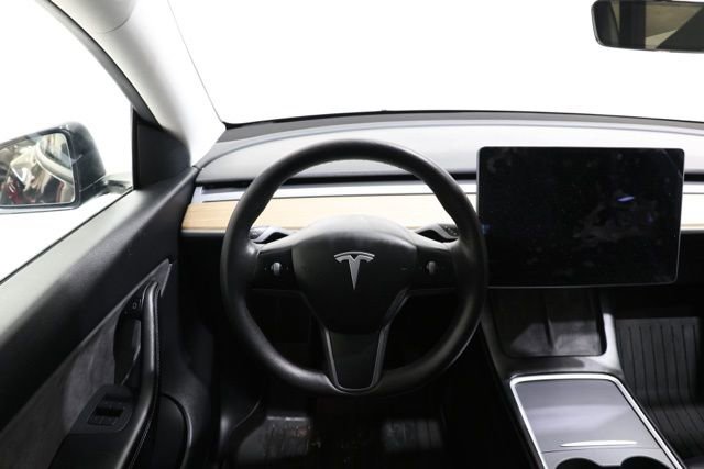 Used 2021 Tesla Model Y Long Range image 12