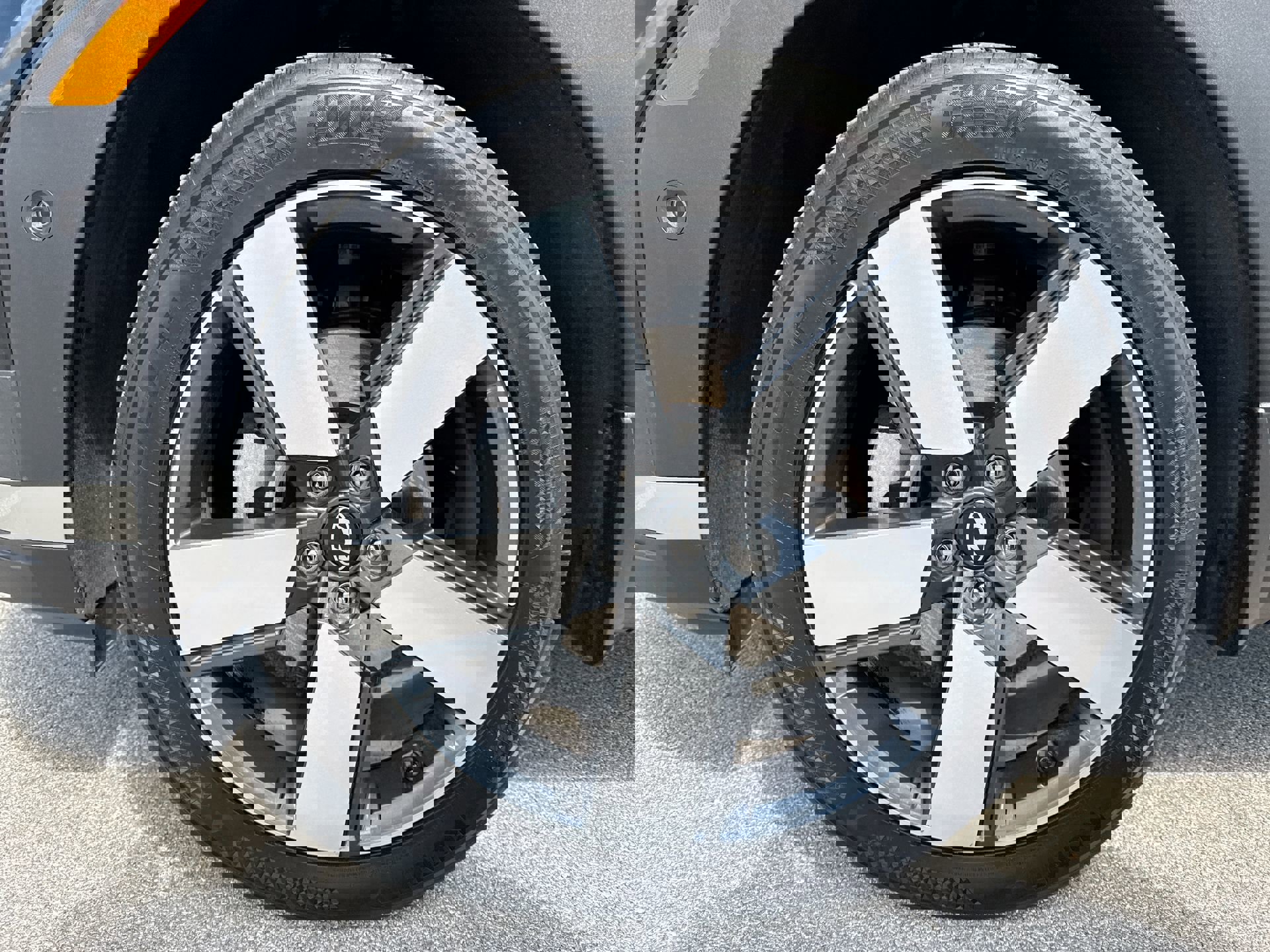 Used 2024 Hyundai Santa Fe Limited image 19