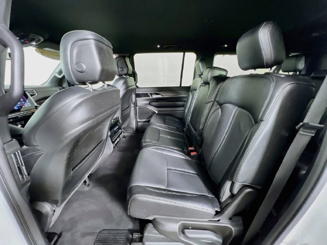 Used 2024 Jeep Wagoneer L Series II w/ Flexible Seating Group AWD/4WD image 24