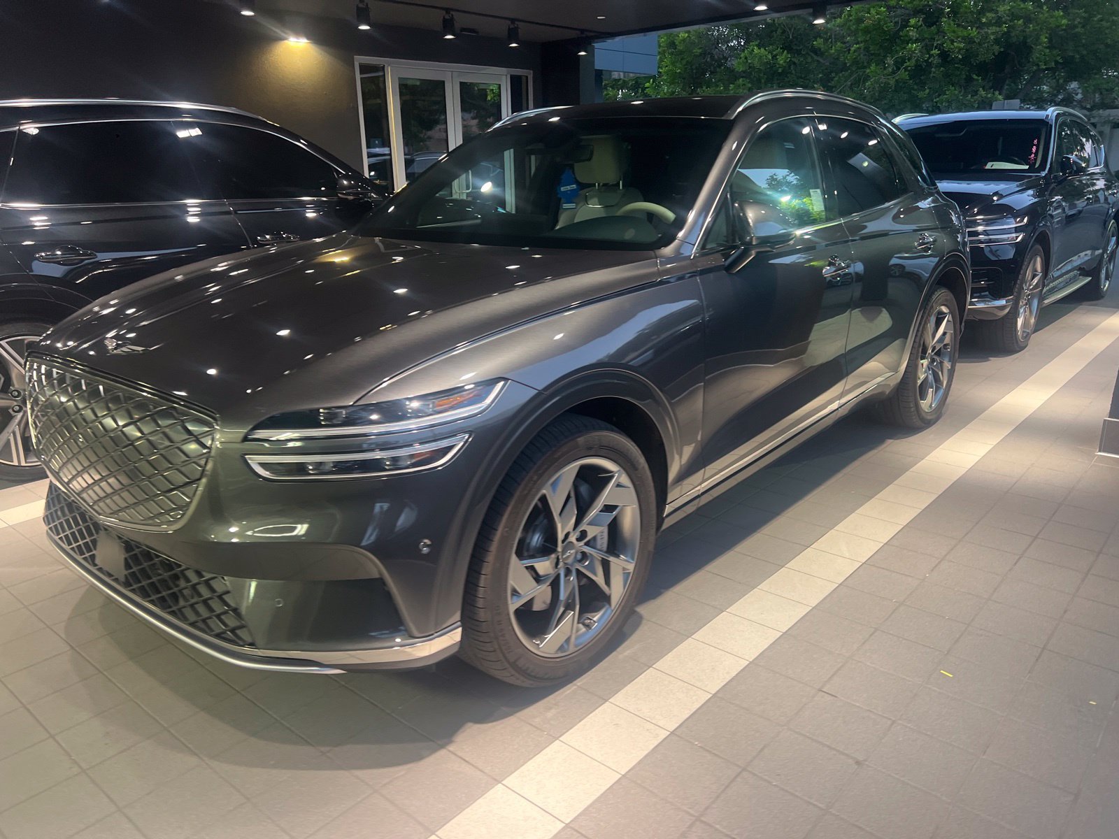 Used 2023 Genesis Electrified GV70 AWD/4WD image 1