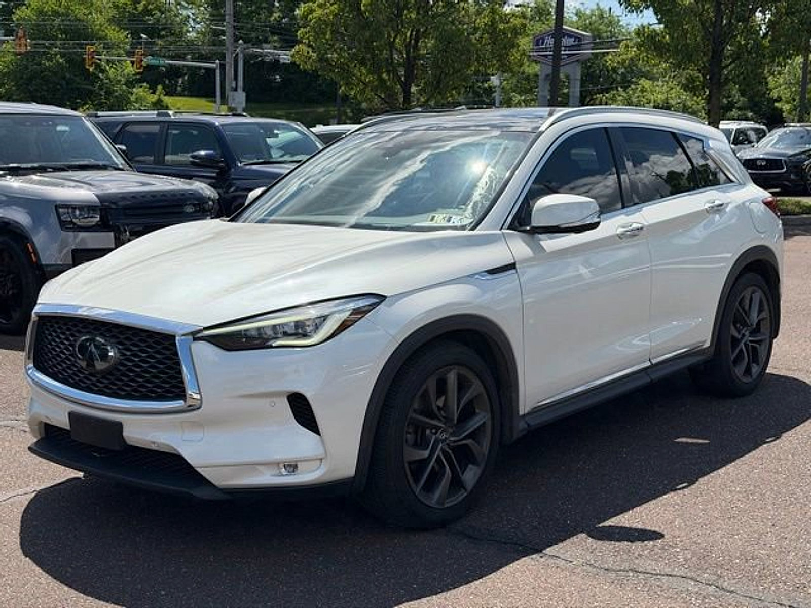 Used 2019 INFINITI QX50 Essential w/ Sensory Package AWD/4WD image 3