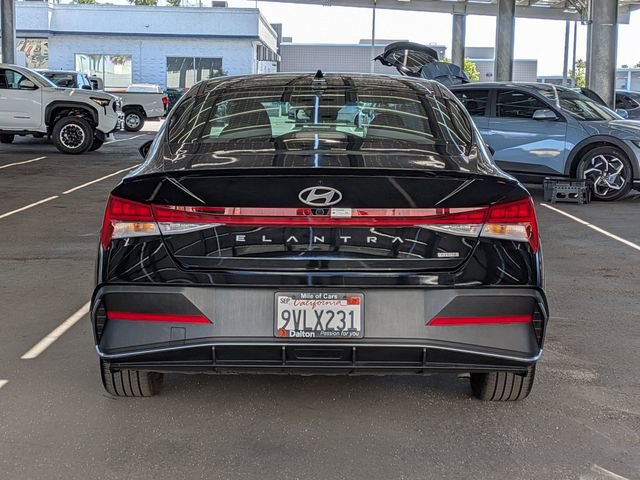 Used 2025 Hyundai Elantra SEL image 3
