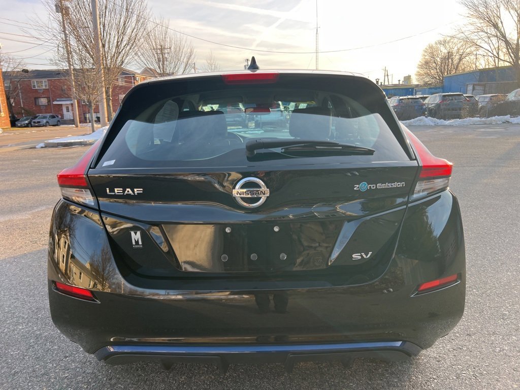 Used 2018 Nissan Leaf SV w/ SV Technology Package image 4